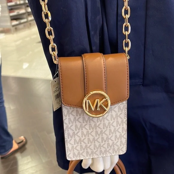 Michael Kors Carmen Small Logo Smartphone Crossbody Bag
Vanilla - Picture 13 of 16